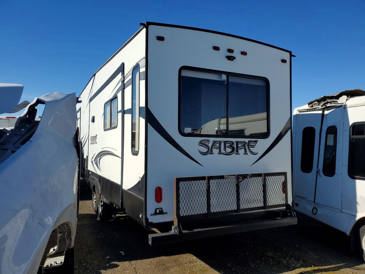 4X4FSRF24H3012125 · 2017 FORESRIVER 5TH WHEEL · 3/10