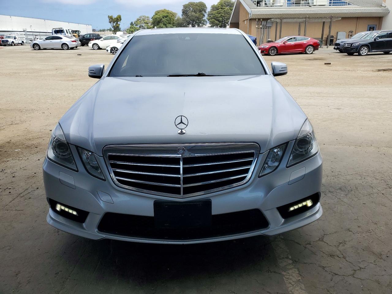 WDDHF5GB1BA267575 · 2011 MERCEDES-BENZ E · 5/12