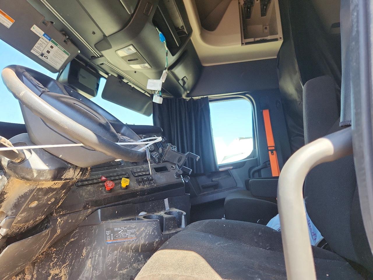 3AKJHHDR5SSVP9280 · 2025 FREIGHTLINER CASCADIA 126 · 5/10