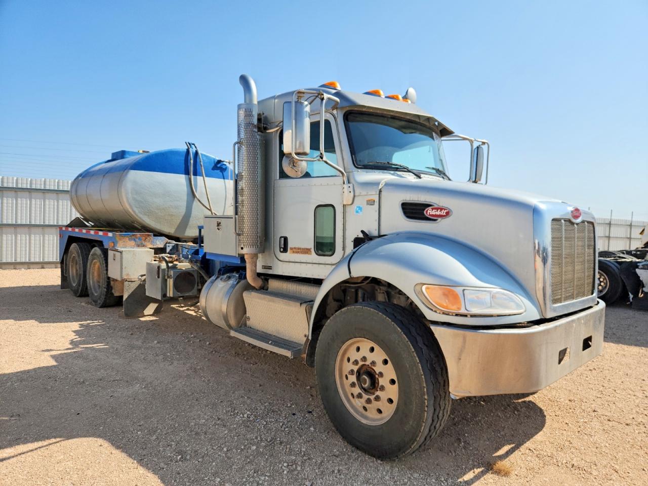 2NP3LJ0X5FM295026 · 2015 PETERBILT 348