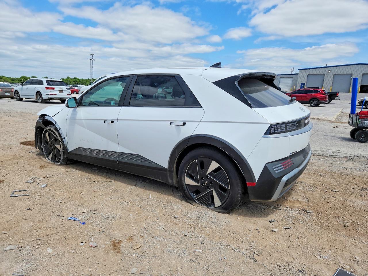 7YAKM4DA7SY030066 · 2025 HYUNDAI IONIQ 5 · 2/13