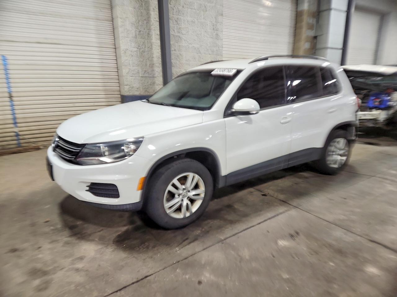 WVGAV7AX1HK026631 · 2017 VOLKSWAGEN TIGUAN