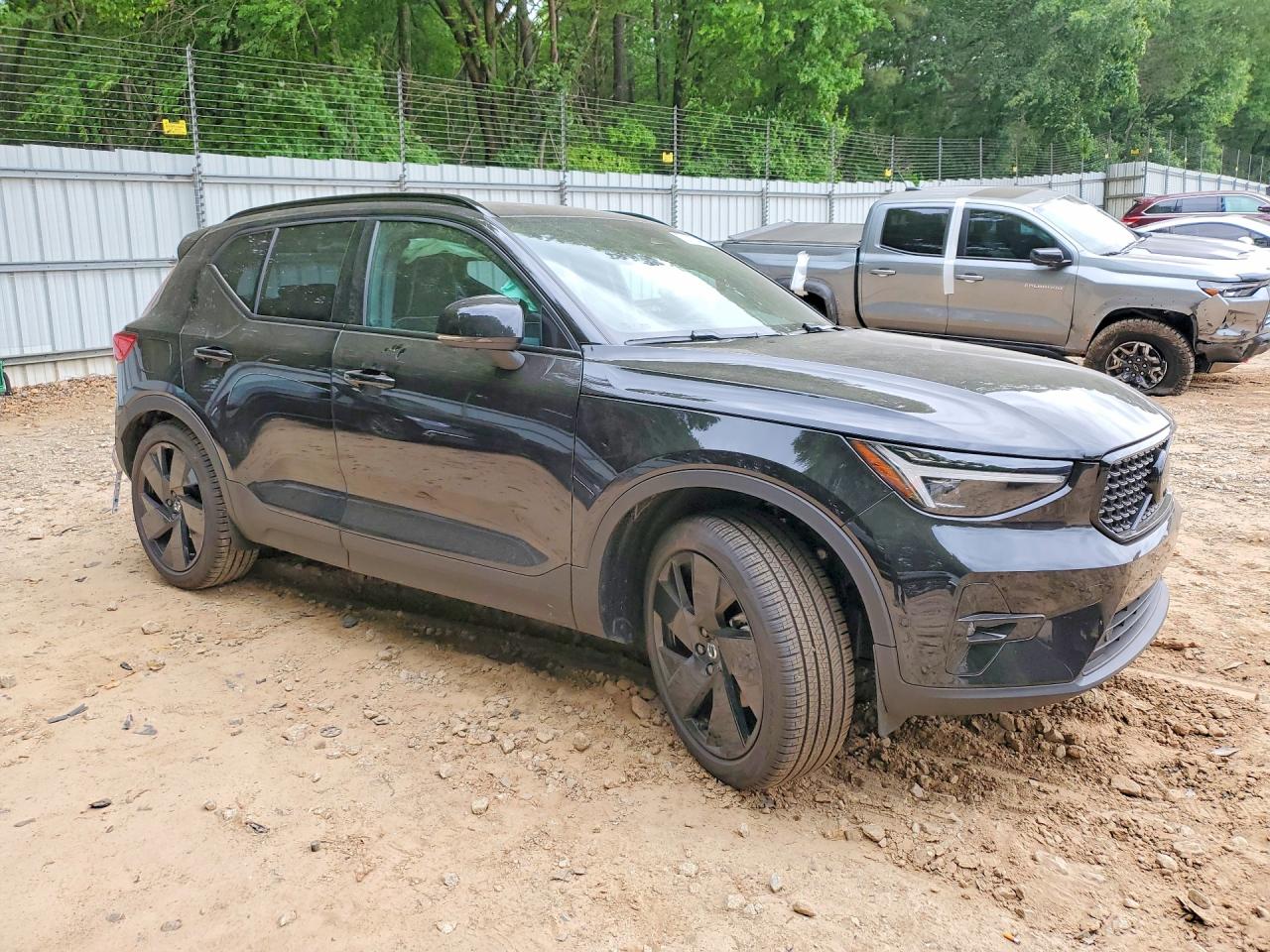 YV4L12UD3T2761937 · 2026 VOLVO XC40 · 4/13