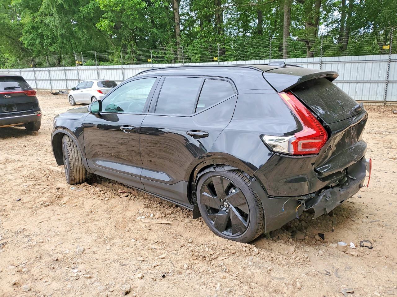 YV4L12UD3T2761937 · 2026 VOLVO XC40 · 2/13