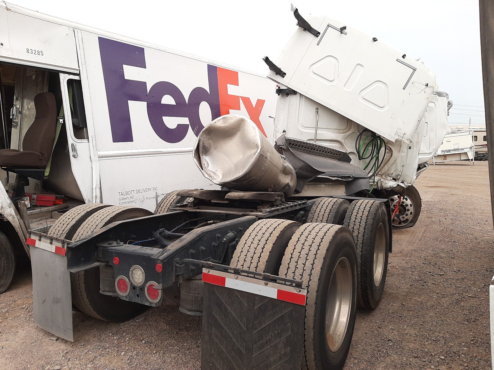 3AKJHHDRXLSKV8398 · 2020 FREIGHTLINER CASCADIA 126 · 4/10