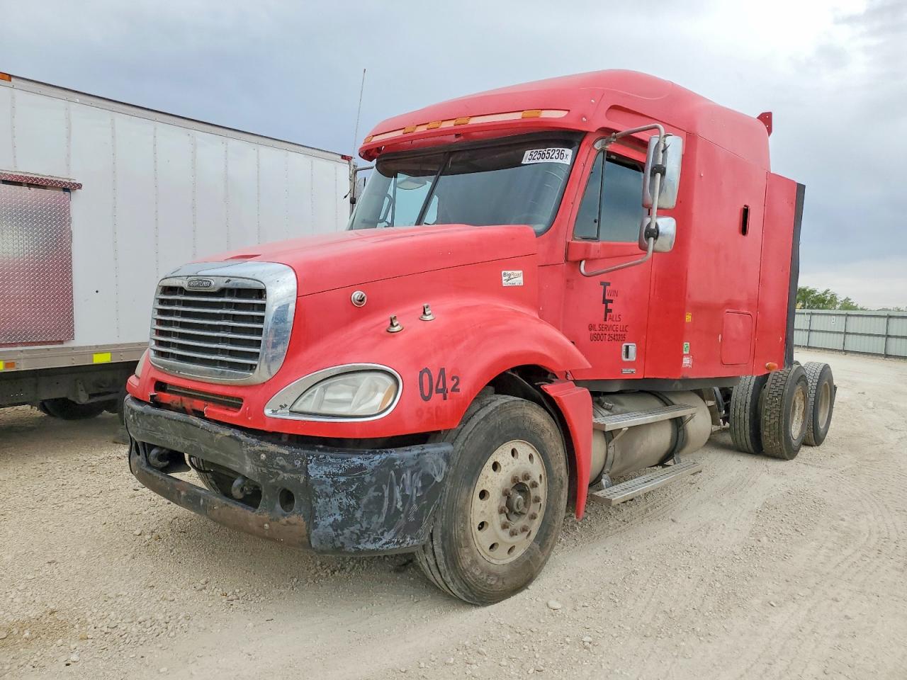 1FUJA6AVX4PM22121 · 2004 FREIGHTLINER COLUMBIA · 2/10