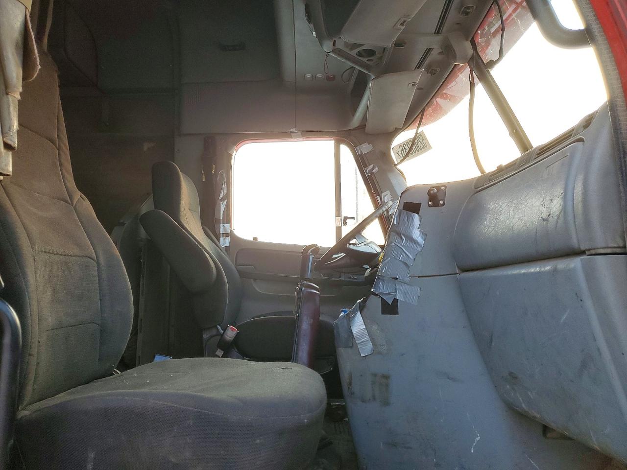 1FUJA6AVX4PM22121 · 2004 FREIGHTLINER COLUMBIA · 5/10