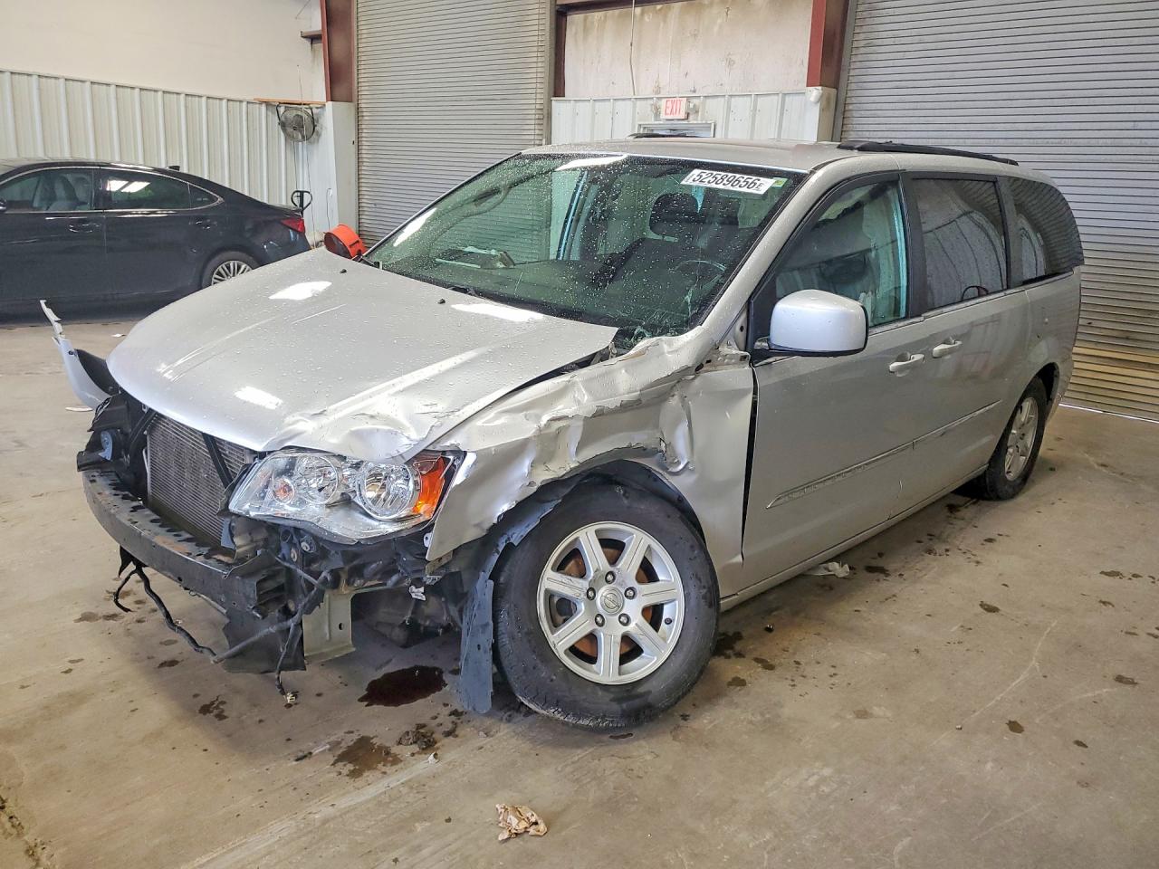 2A4RR5DG2BR701689 · 2011 CHRYSLER TOWN & COUNTRY