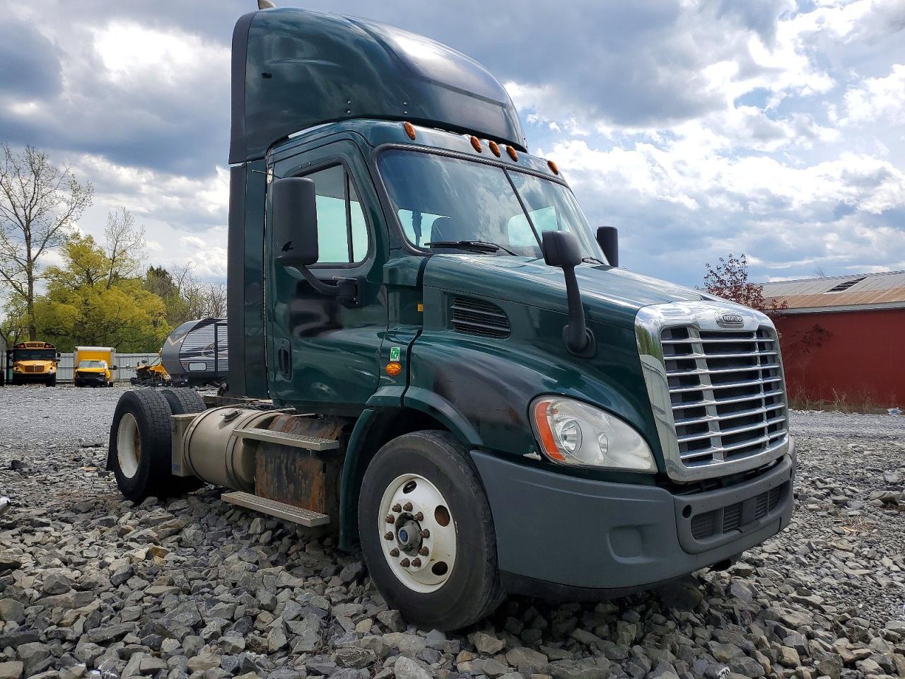 3AKBGADV4JSJL4555 · 2018 FREIGLINER CASCADIA 113