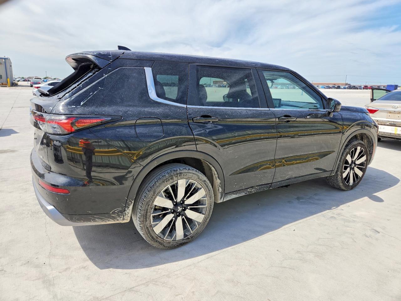 JA4J3VA81SZ020893 · 2025 MITSUBISHI OUTLANDER · 3/12