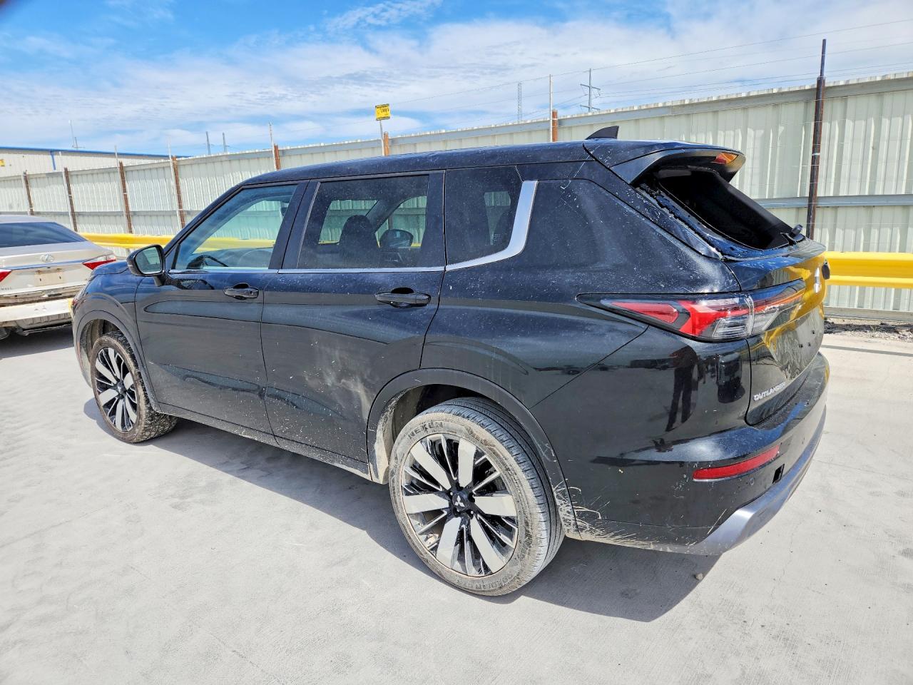 JA4J3VA81SZ020893 · 2025 MITSUBISHI OUTLANDER · 2/12