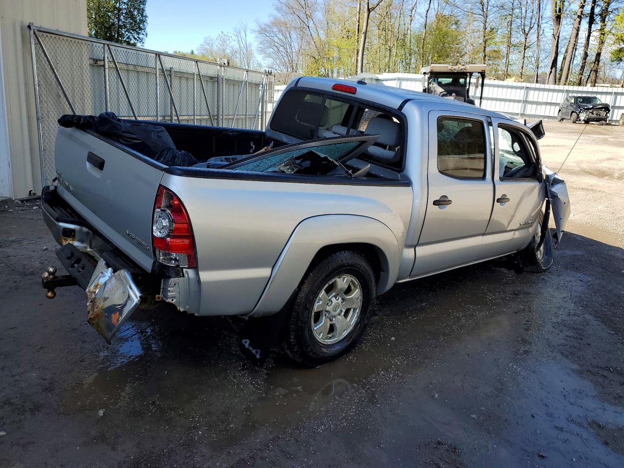 5TFLU4EN3BX011582 · 2011 TOYOTA TACOMA · 3/13