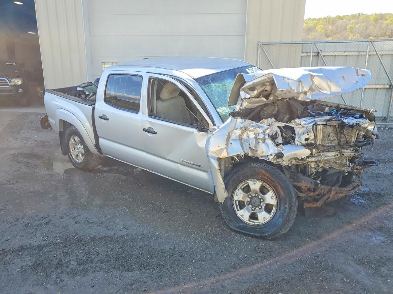 5TFLU4EN3BX011582 · 2011 TOYOTA TACOMA · 4/13