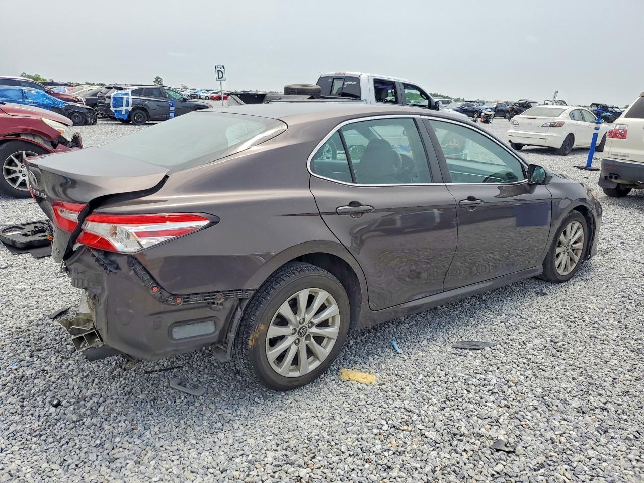4T1B11HK2JU008561 · 2018 TOYOTA CAMRY · 3/13