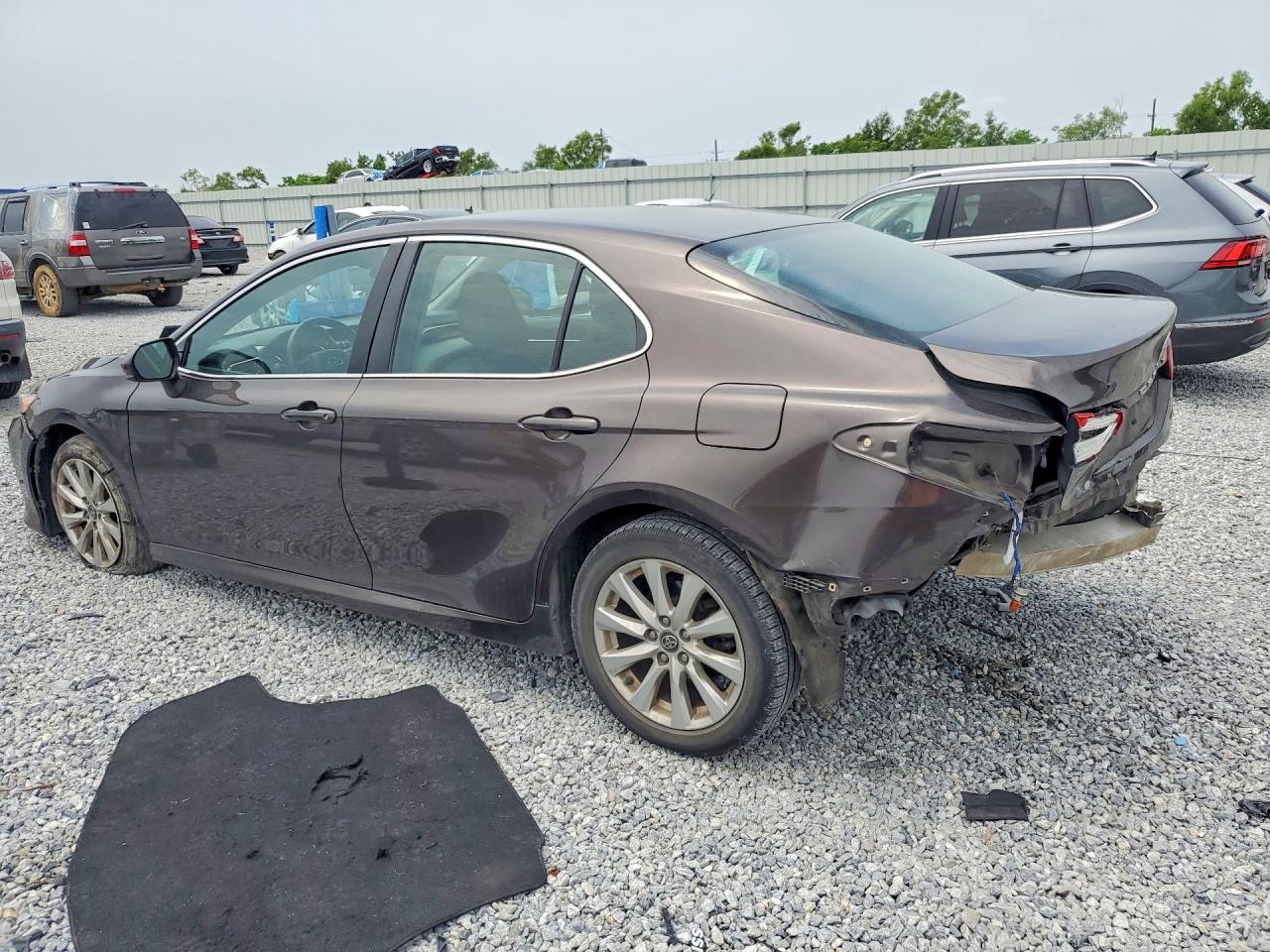 4T1B11HK2JU008561 · 2018 TOYOTA CAMRY · 2/13