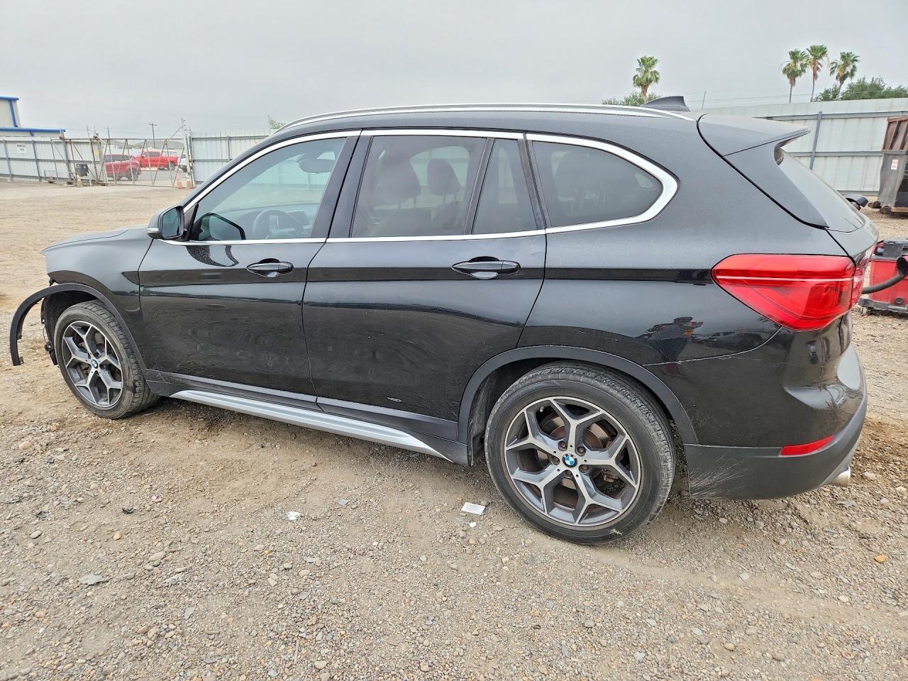 WBXHU7C32J5H45431 · 2018 BMW X1 · 2/13