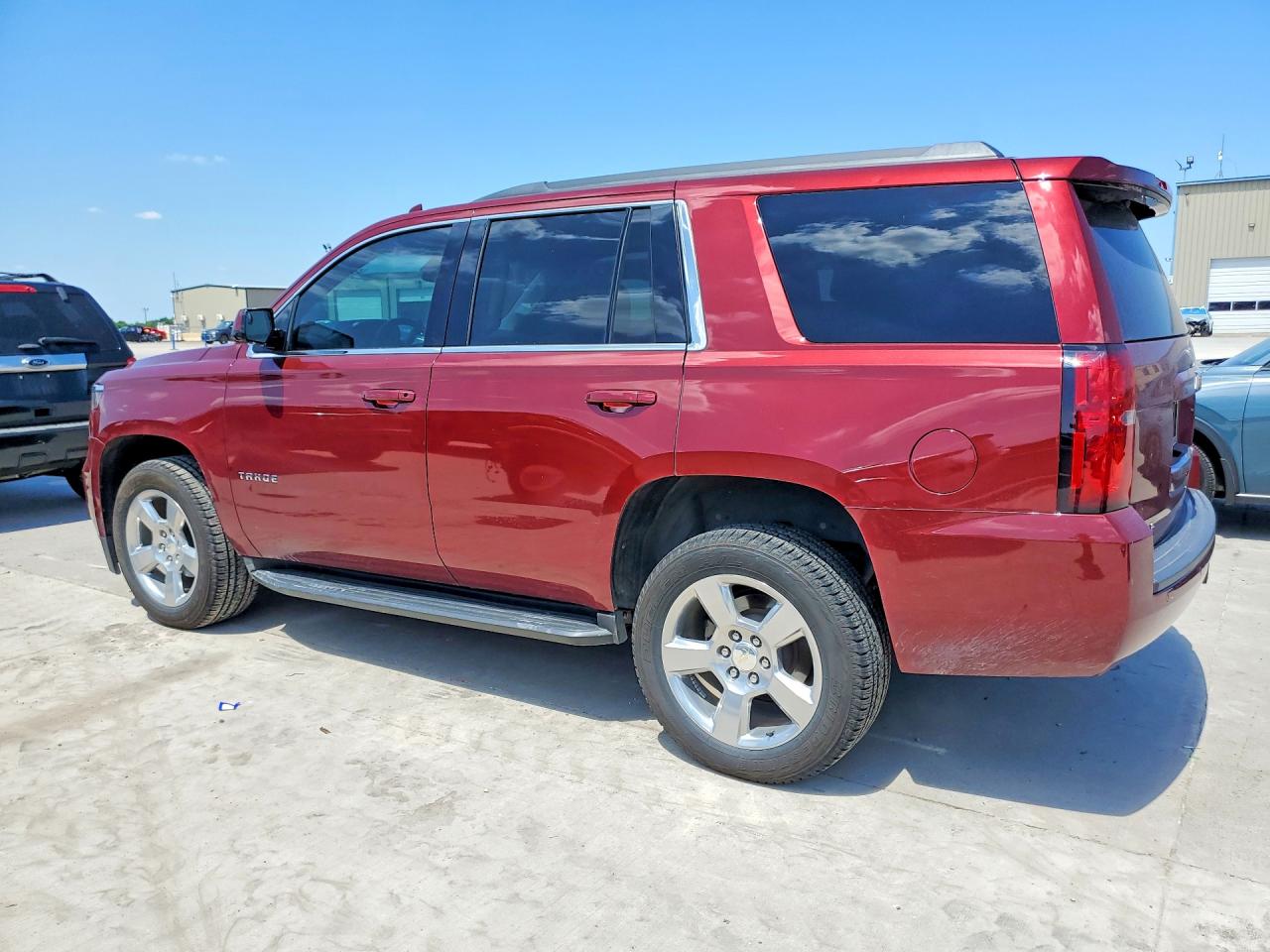 1GNSCAKCXKR262966 · 2019 CHEVROLET TAHOE · 2/13