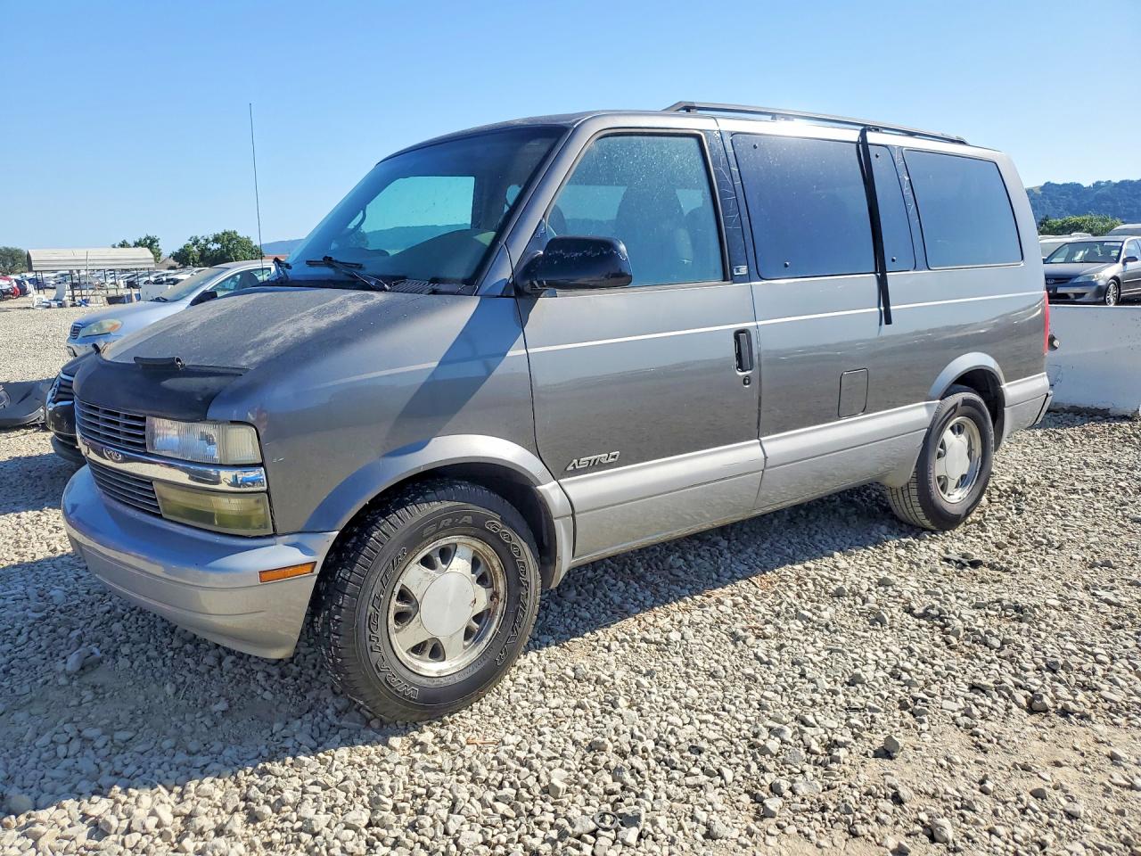 1GNDM19W7XB129944 · 1999 CHEVROLET ASTRO