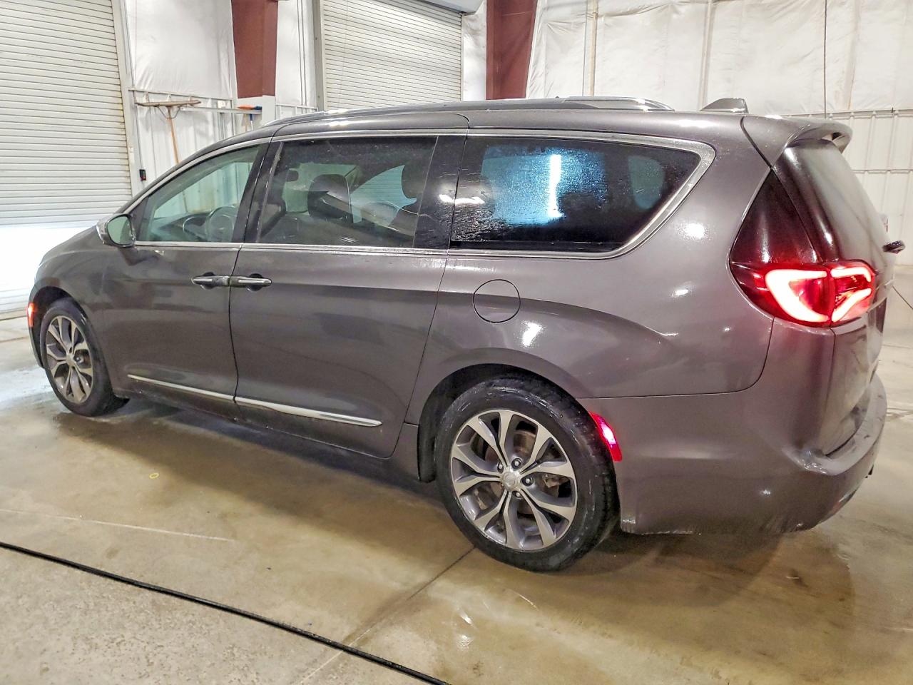 2C4RC1GG7HR627500 · 2017 CHRYSLER PACIFICA · 2/13