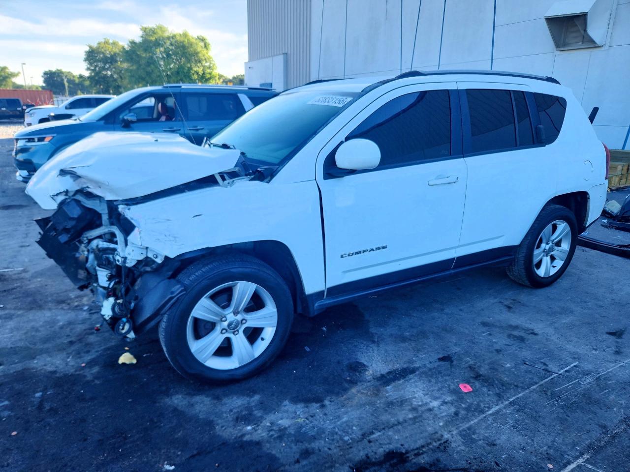 1C4NJCEA6GD633109 · 2016 JEEP COMPASS