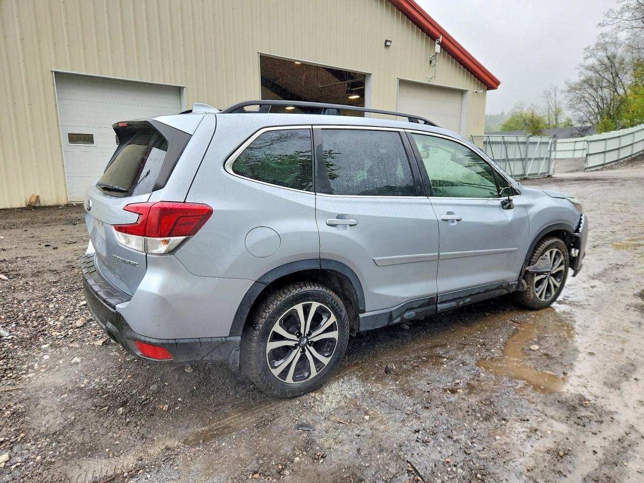 JF2SKAPC2NH435427 · 2022 SUBARU FORESTER · 3/13