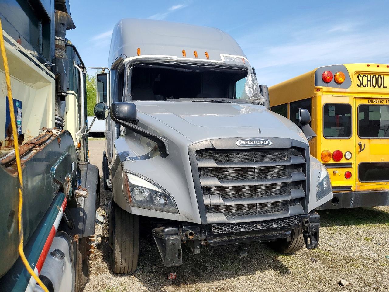 3AKJHHDR2TSWJ1832 · 2026 FREIGHTLINER CASCADIA 126