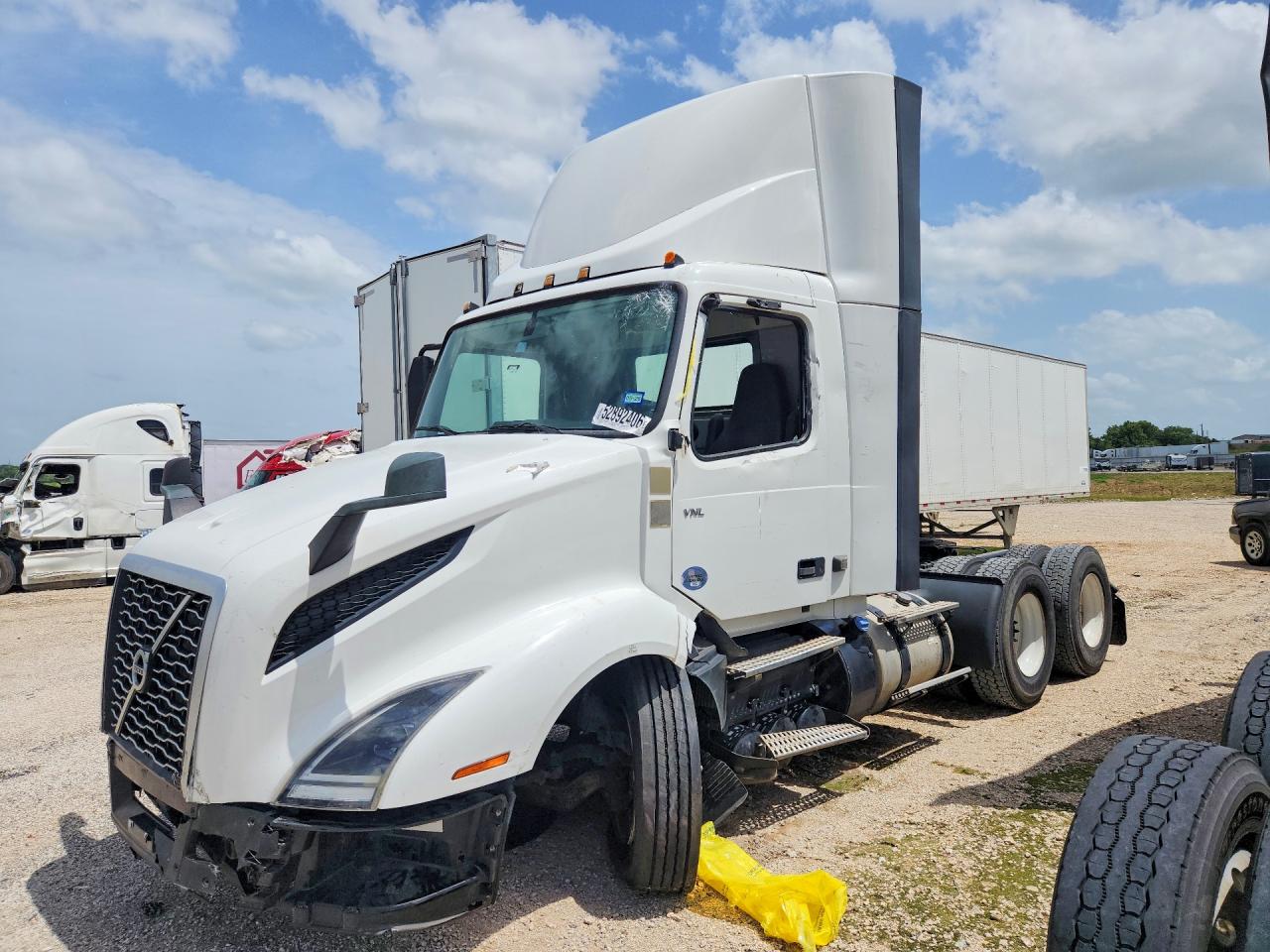 2022 VOLVO VN