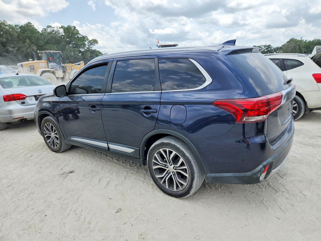 JA4AD3A39JJ001544 · 2018 MITSUBISHI OUTLANDER · 2/13