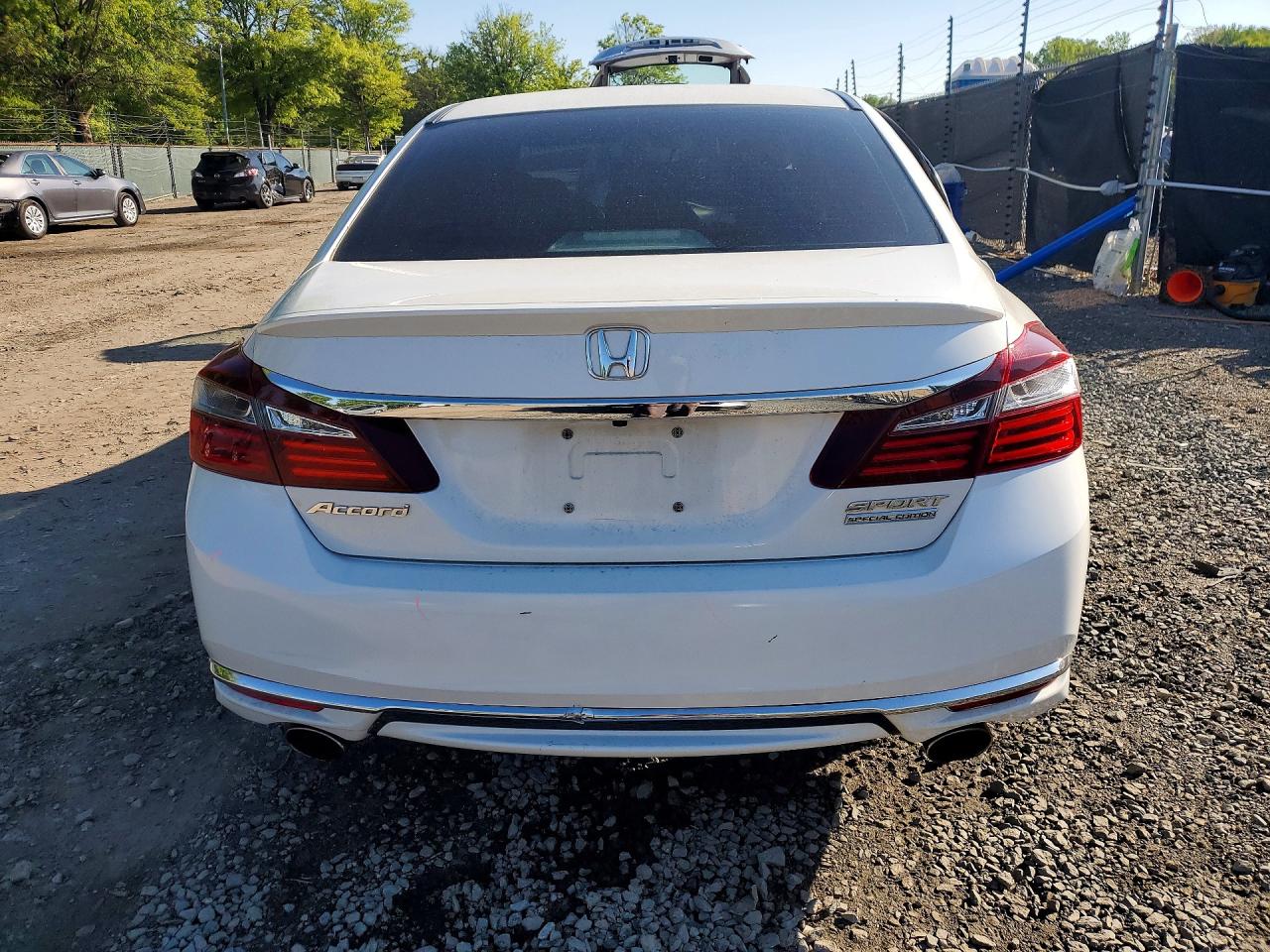 1HGCR2F16HA302995 · 2017 HONDA ACCORD · 6/12