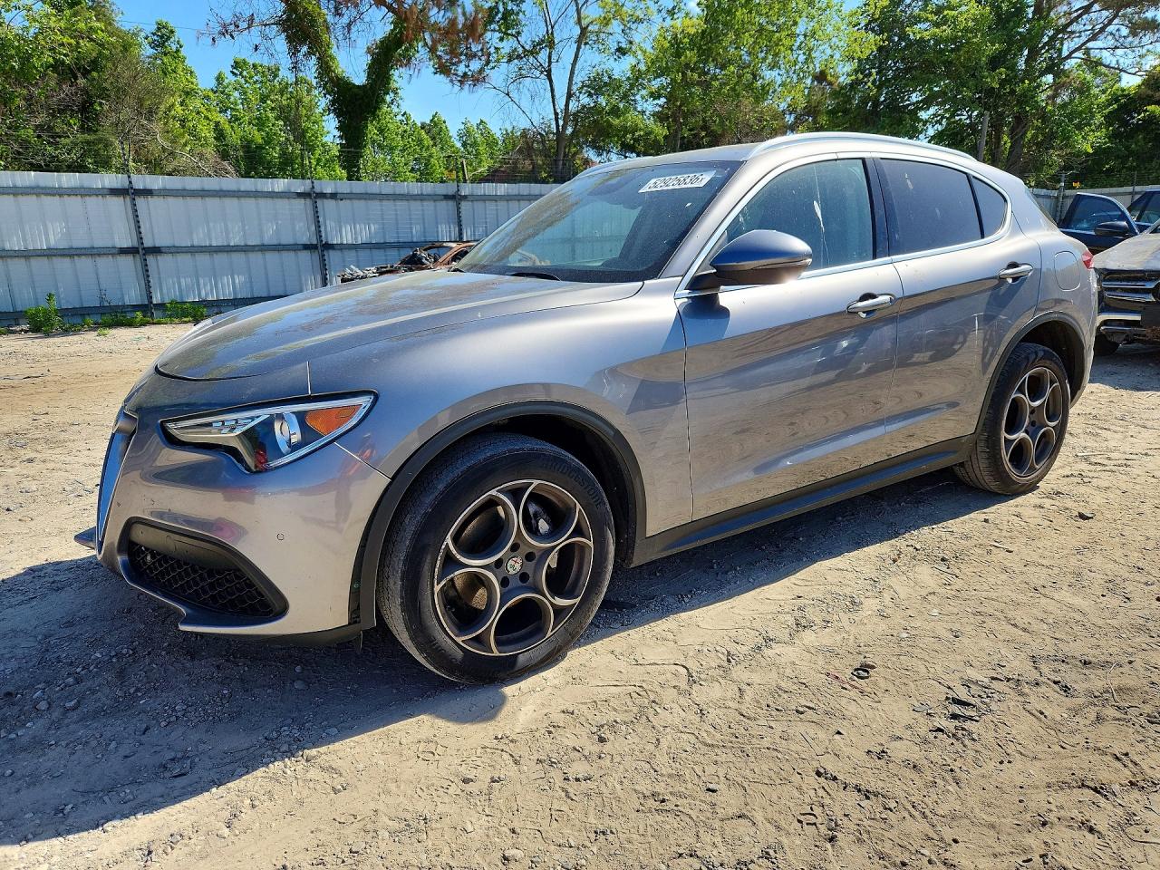 ZASFAKBN1J7B66863 · 2018 ALFA ROMEO STELVIO