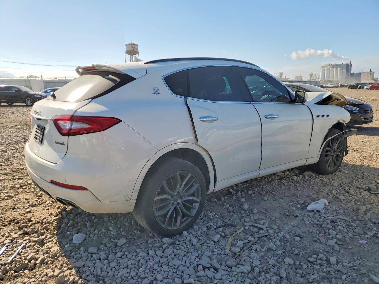 ZN661YUS8JX292005 · 2018 MASERATI LEVANTE · 3/13