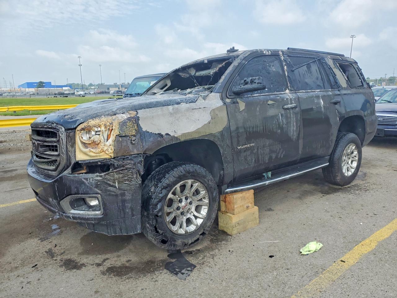 1GKS2AKC6GR470379 · 2016 GMC YUKON