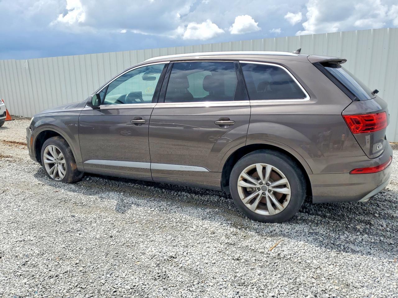 WA1LAAF70HD013396 · 2017 AUDI Q7 · 2/13