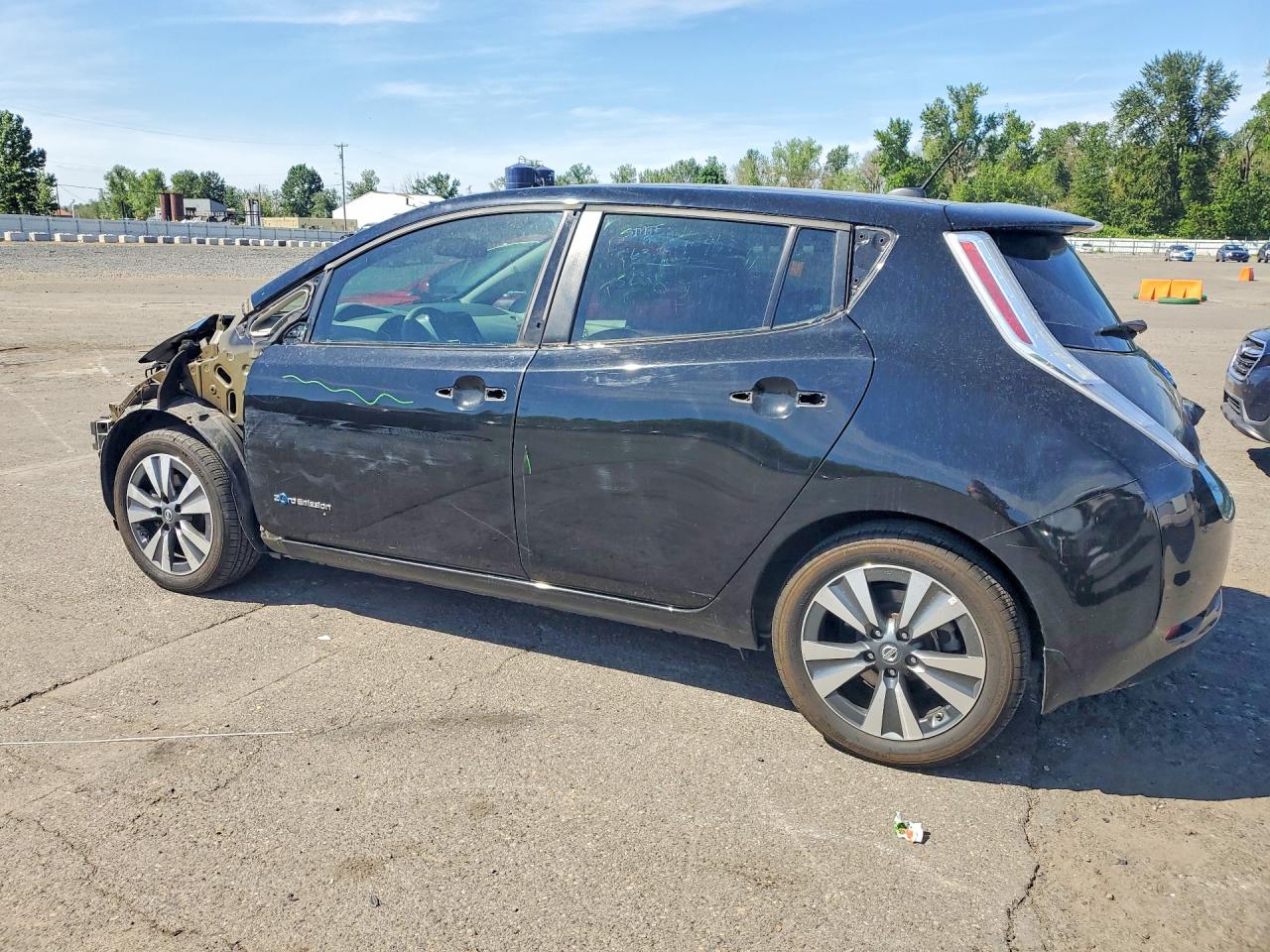 1N4BZ0CP2GC300273 · 2016 NISSAN LEAF · 2/13