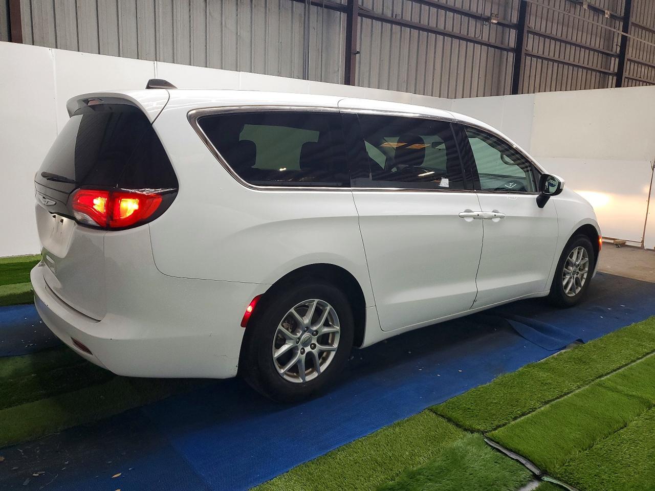 2C4RC1CG7NR208743 · 2022 CHRYSLER VOYAGER · 3/13