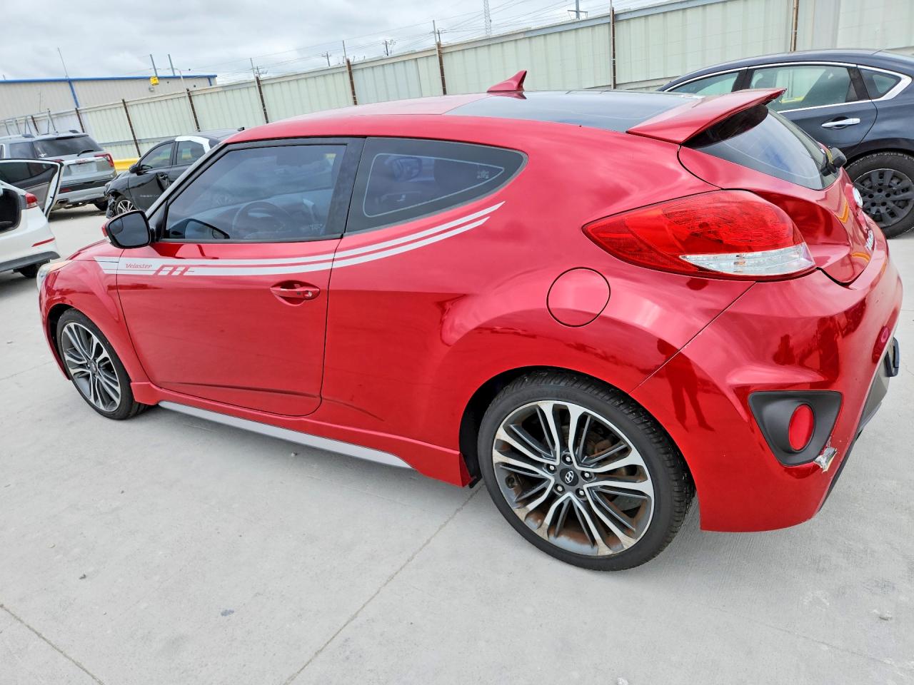 KMHTC6AE9GU273325 · 2016 HYUNDAI VELOSTER · 2/12