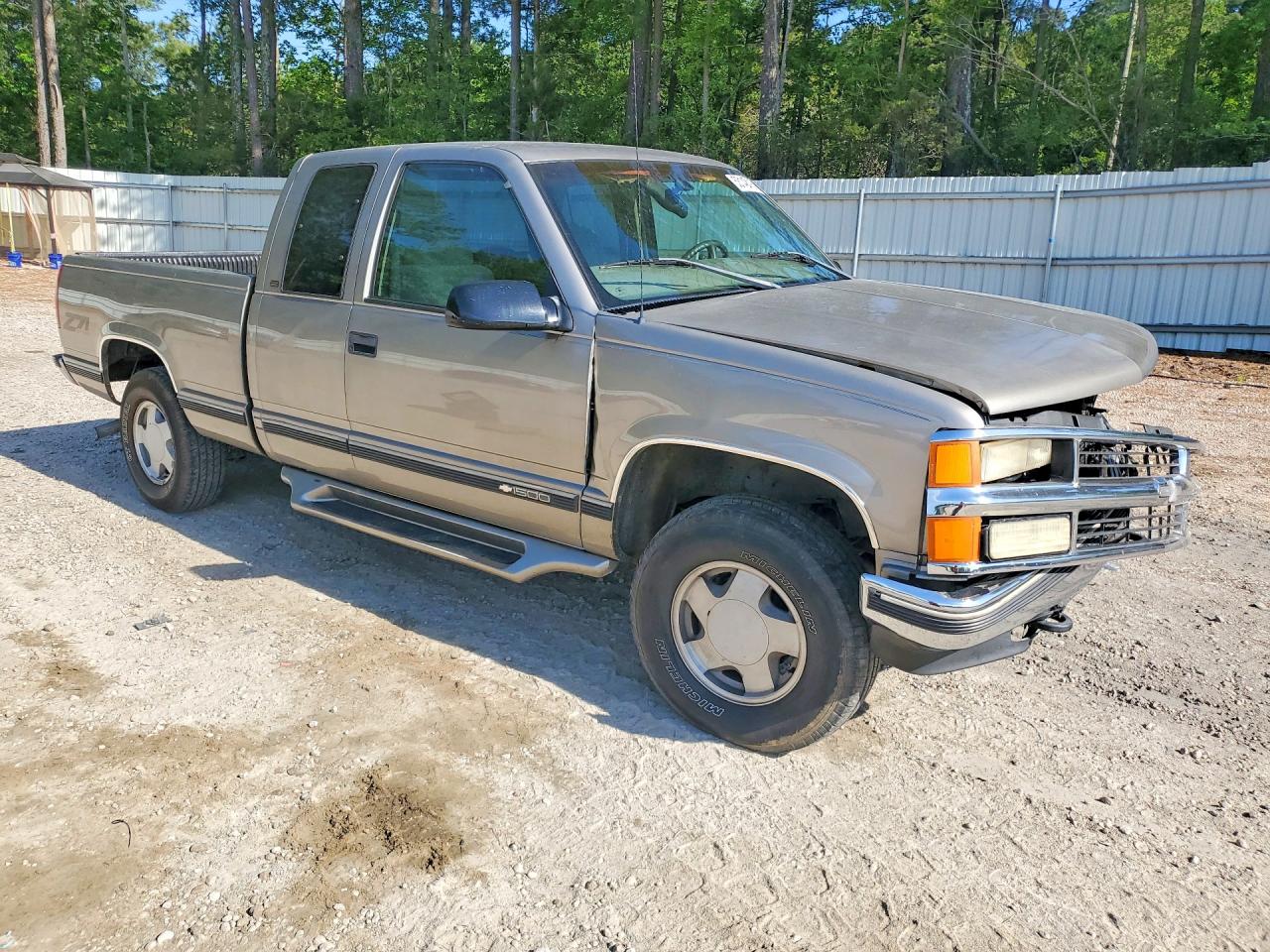 2GCEK19R1W1210224 · 1998 CHEVROLET GMT-400 · 4/12