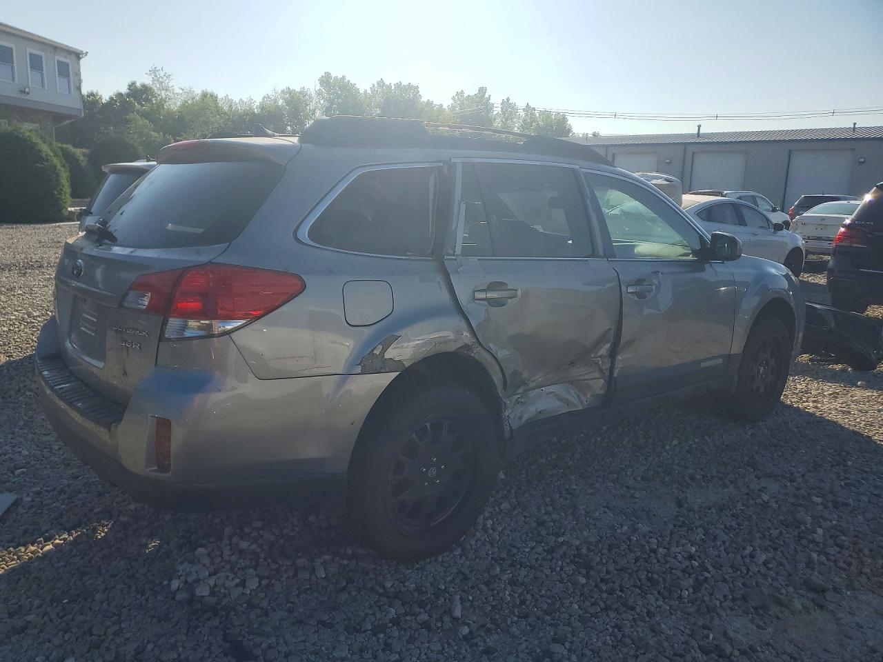 4S4BRDKC1B2355095 · 2011 SUBARU OUTBACK · 3/13