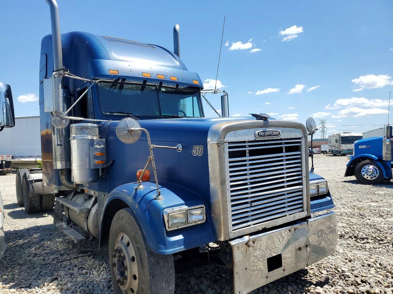 1FUPCDYB4YPG54792 · 2000 FREIGHTLINER 108SD