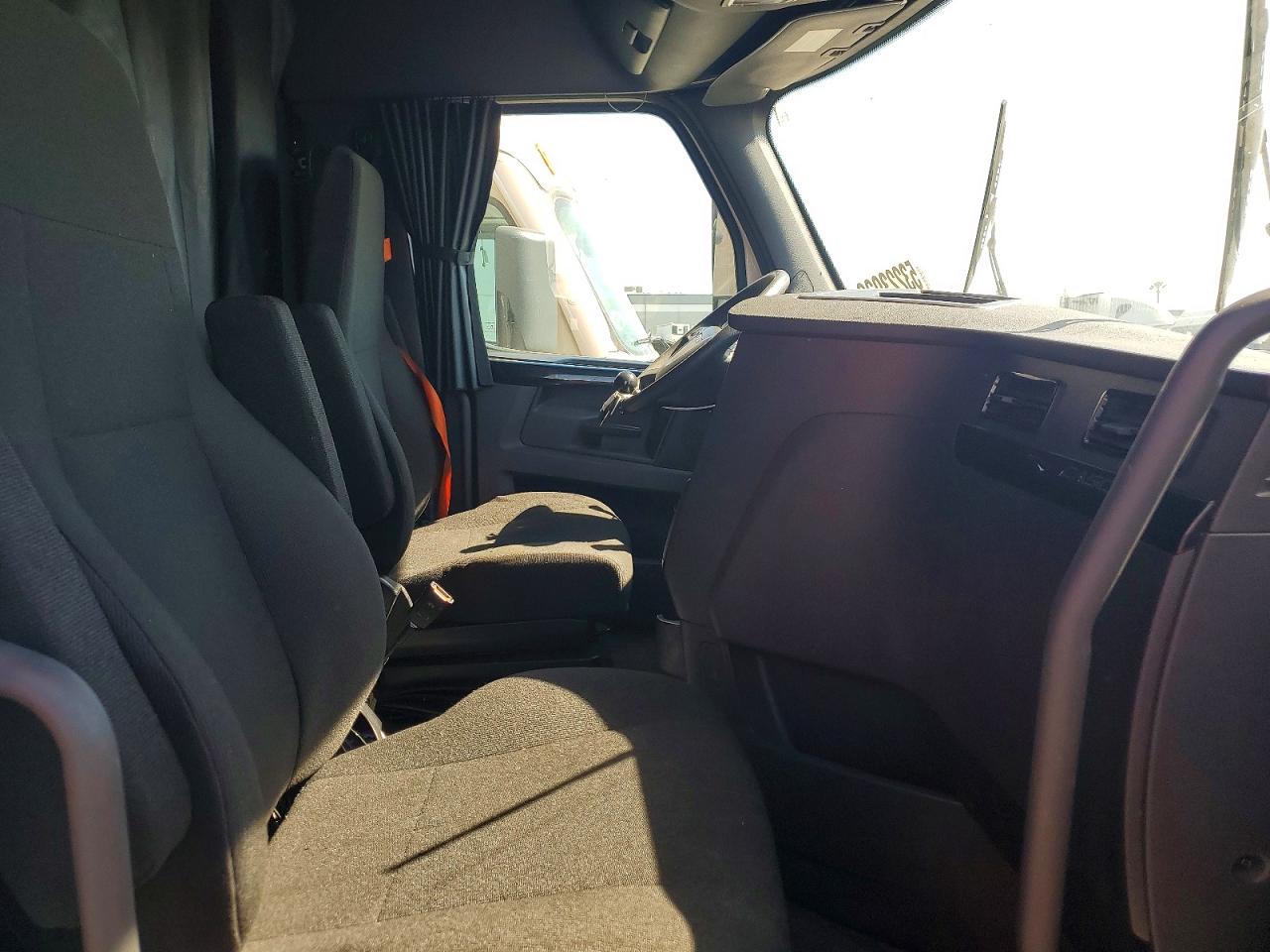 3AKJHHDR0SSVZ1109 · 2025 FREIGHTLINER CASCADIA · 5/10