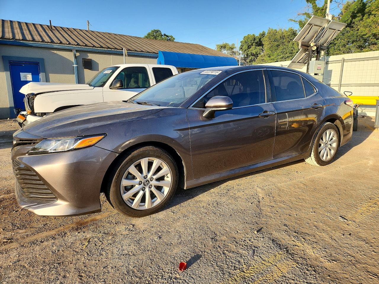 4T1B11HK2JU586143 · 2018 TOYOTA CAMRY