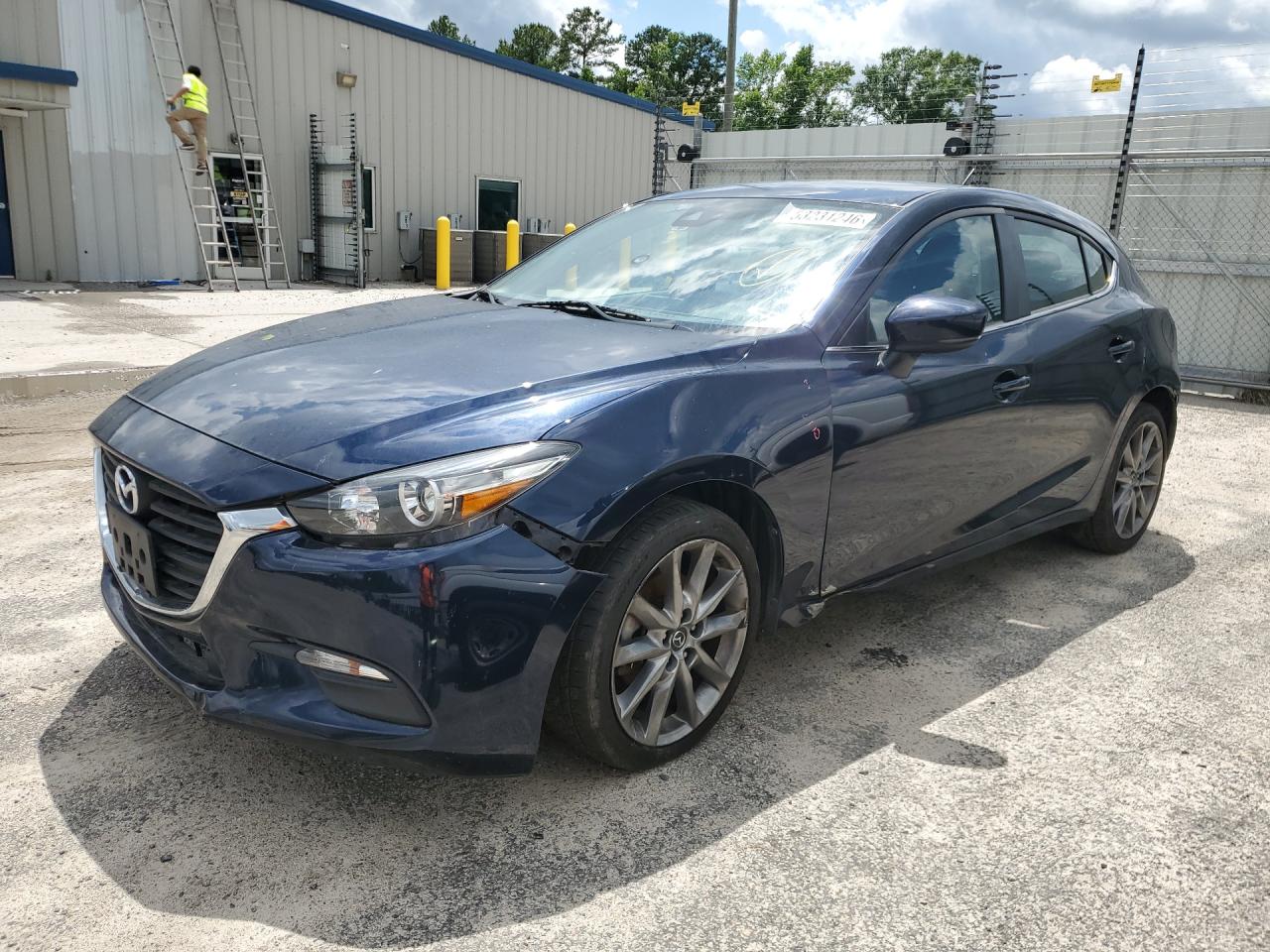 3MZBN1L39JM210663 · 2018 MAZDA 3