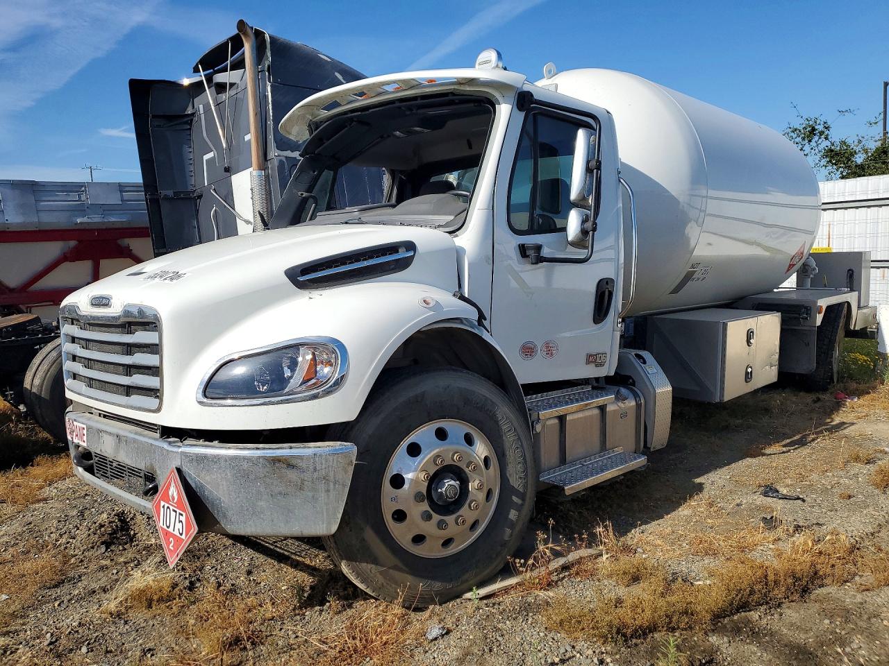 3ALACXFC6SDVW2215 · 2025 FREIGHTLINER M2