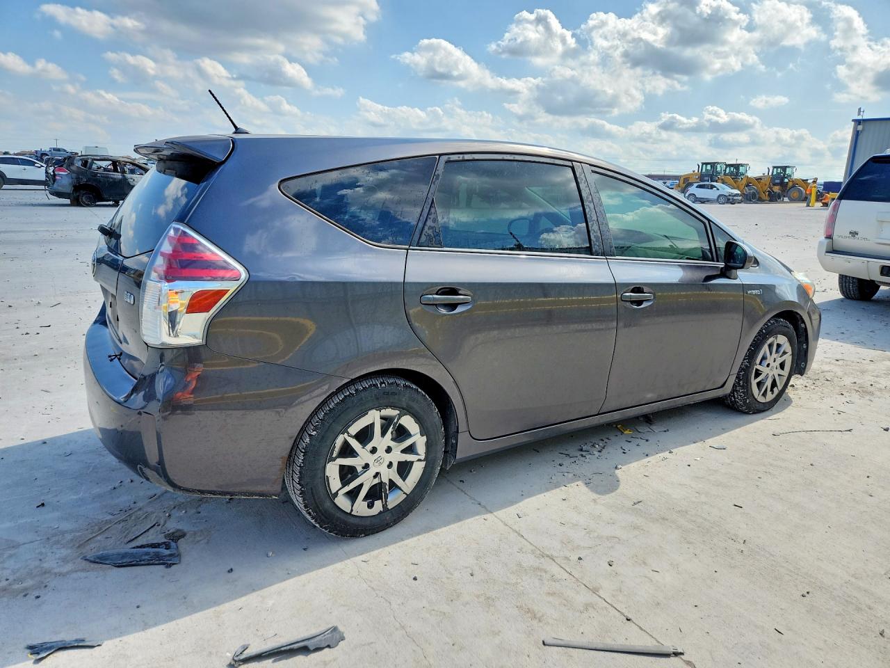 JTDZN3EU1FJ036188 · 2015 TOYOTA PRIUS V · 3/12