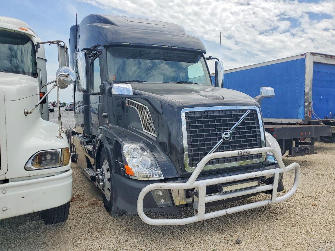 4V4NC9EH7CN560092 · 2012 VOLVO VN