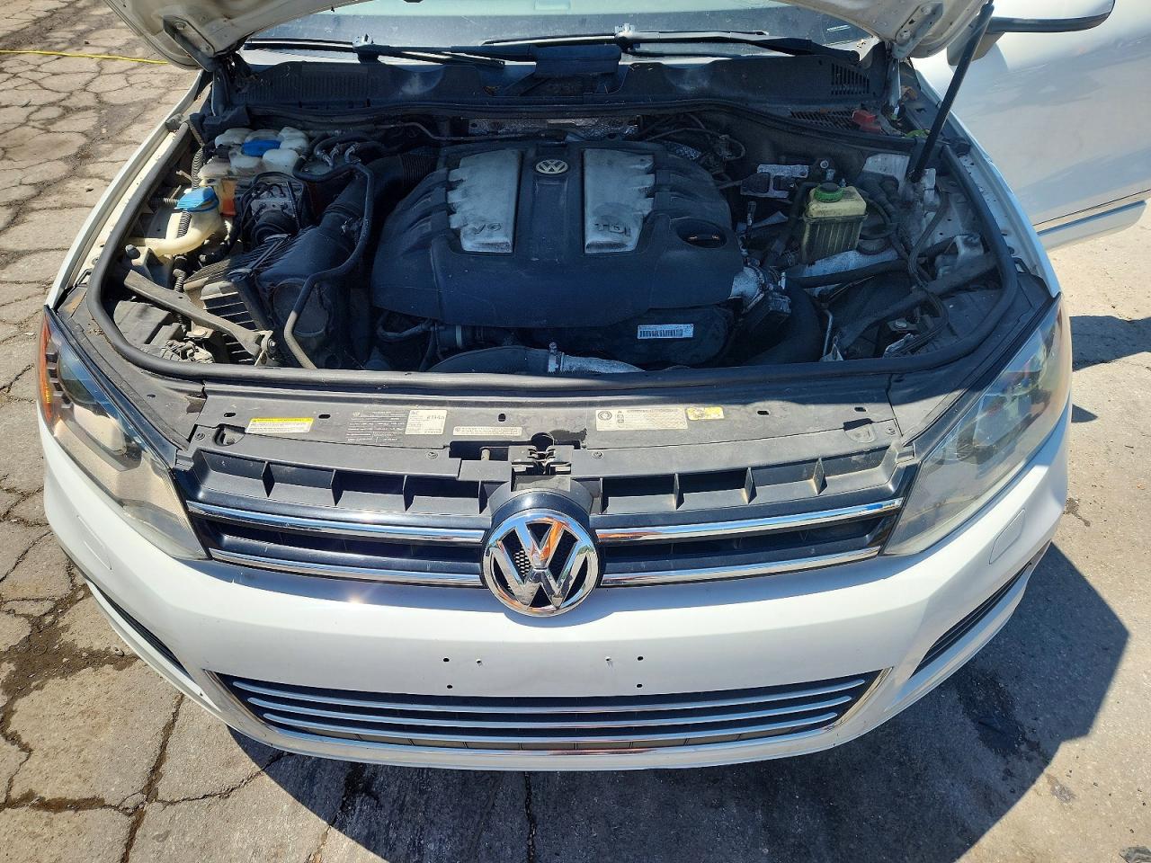 WVGEK9BPXCD008033 · 2012 VOLKSWAGEN TOUAREG · 12/13