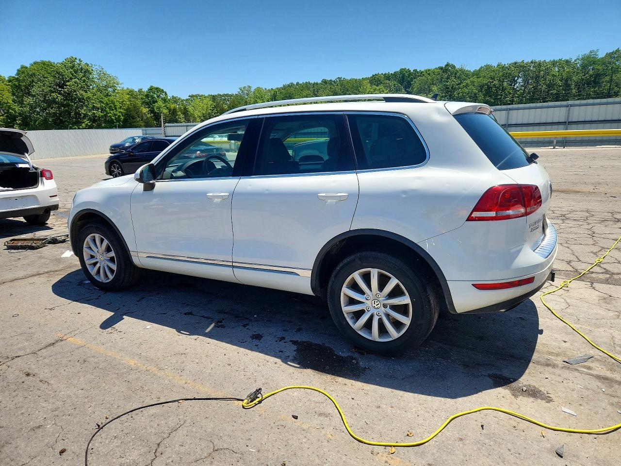 WVGEK9BPXCD008033 · 2012 VOLKSWAGEN TOUAREG · 2/13