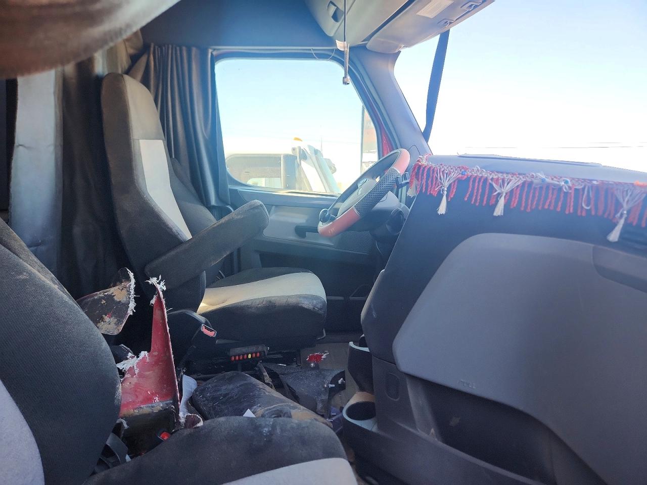 3AKJHHDR8LSKZ7524 · 2020 FREIGHTLINER CASCADIA 126 · 5/10