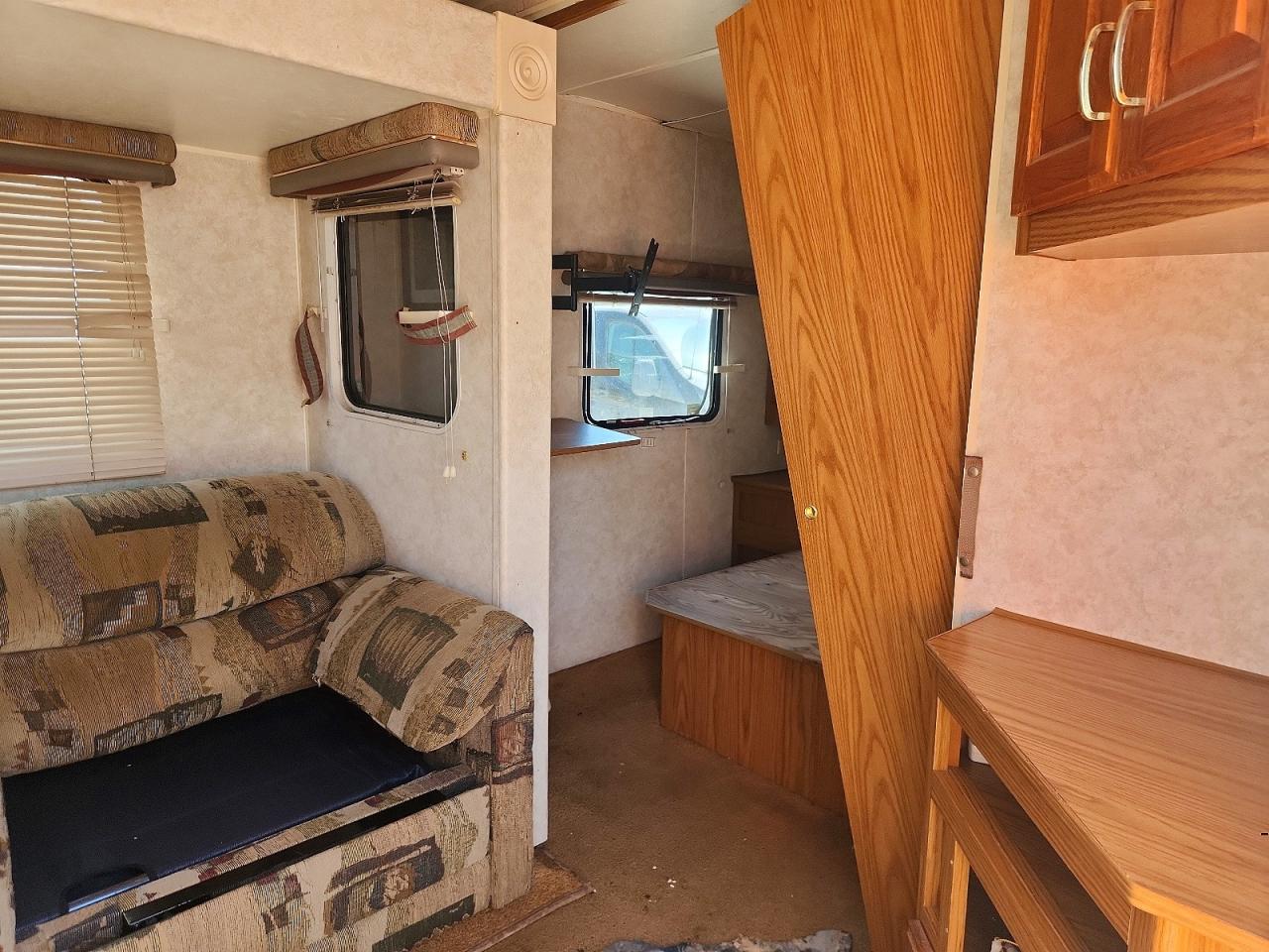 1UJBJ02M511C40312 · 2001 JAYCO EAGLE · 5/10
