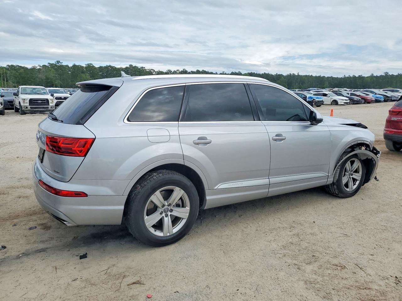 WA1AHAF70JD035861 · 2018 AUDI Q7 · 3/14